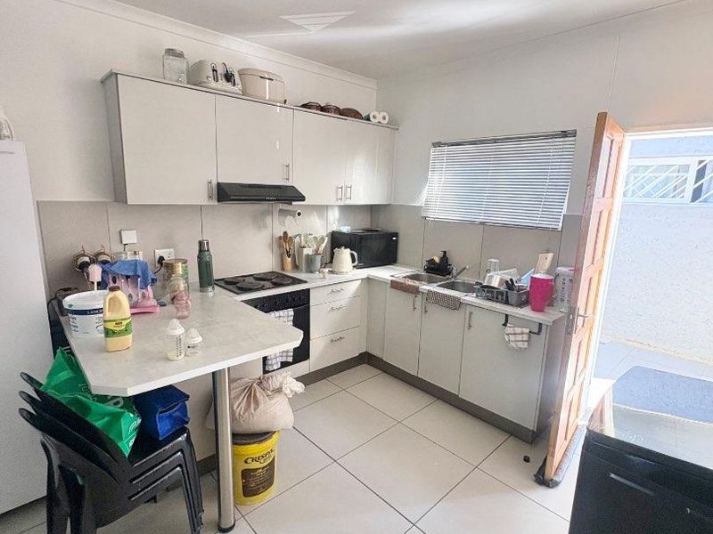 2 Bedrooms Apartment For Sale in Rocky Crest - Photo 3
