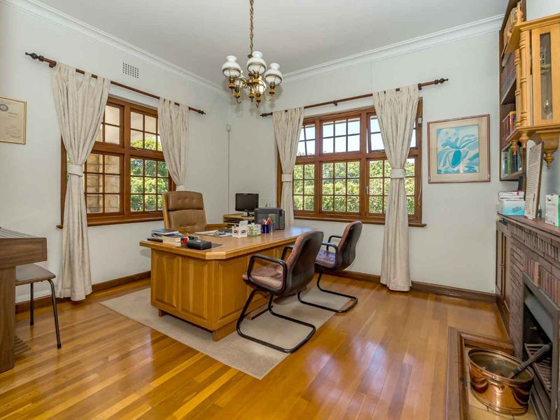 GAYLEIGH - A LANDMARK HERITAGE HOME BOASTING TIMELESS ELEGANCE - Photo 7