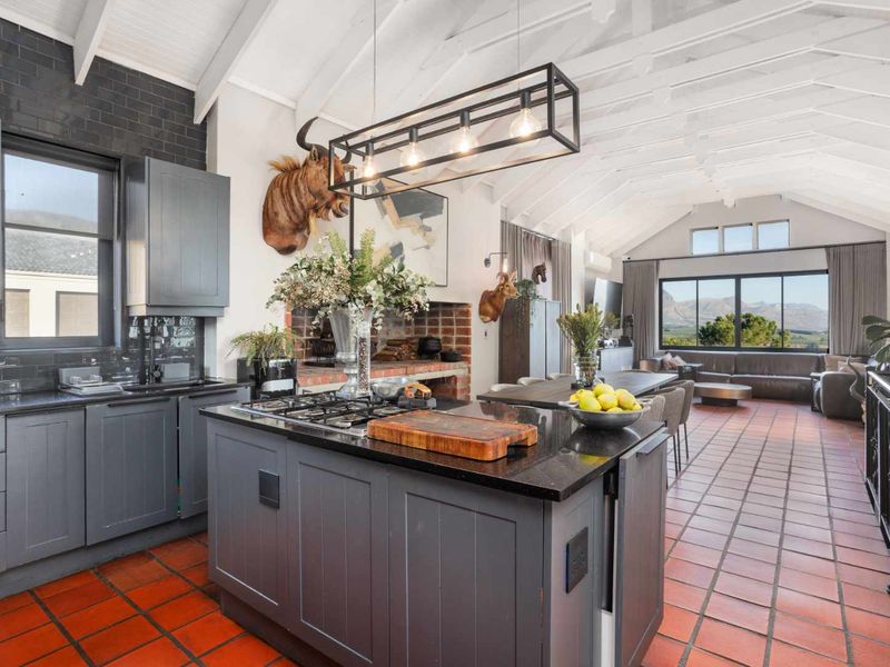 Exceptional Privacy and Space in a Countryside Lifestyle Farm at the Foot of the Drakenstein Mountains in Paarl - Photo 6