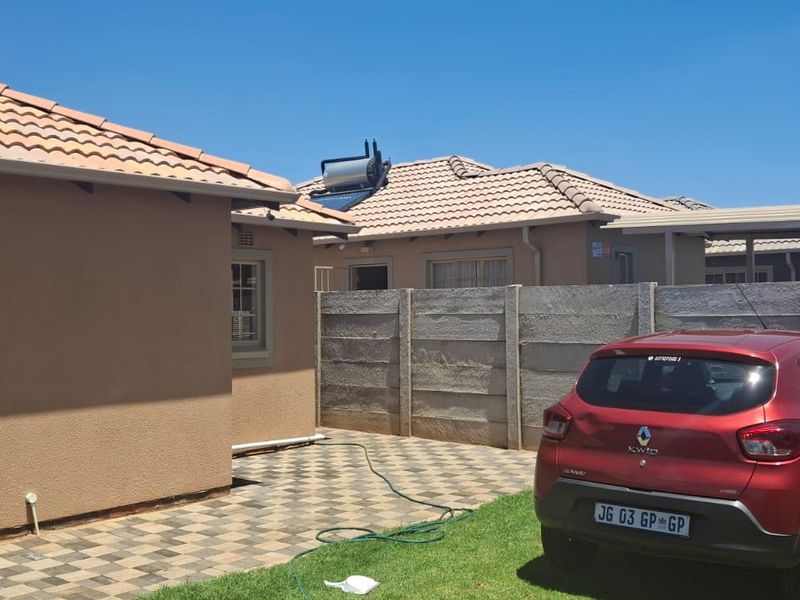 stunning property and morden - Photo 6