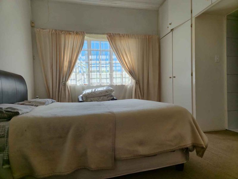 Spacious 2 bedroom, 2 bathroom freestanding house - Photo 8