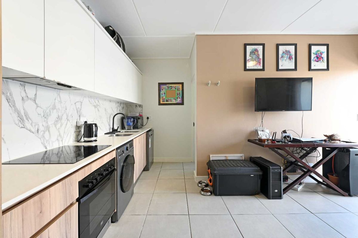 Sought after 1-Bedroom Apartment in Fynbos Lifestyle Estate - Photo 2