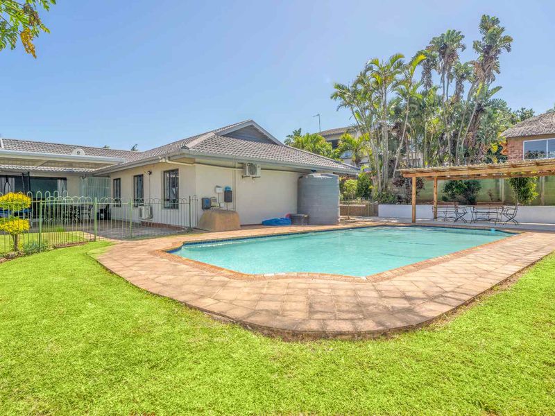 Immaculate, renovated home on pancake flat land with magnificent ocean views! - Photo 10