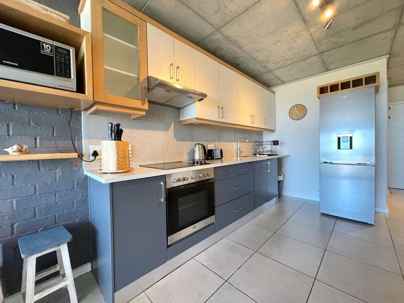 Large 2 Bed, 2 Bath Furnished Apartment- Milnerton - Photo 5