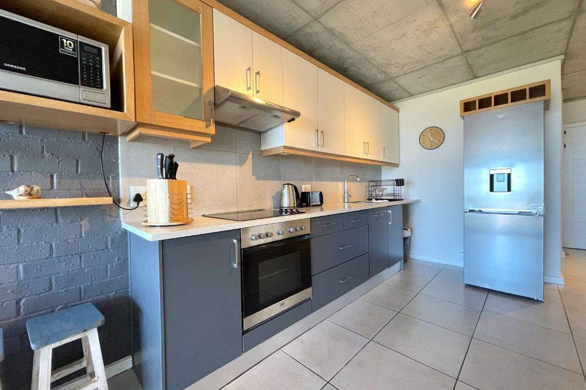 Large 2 Bed, 2 Bath Furnished Apartment- Milnerton - Photo 5