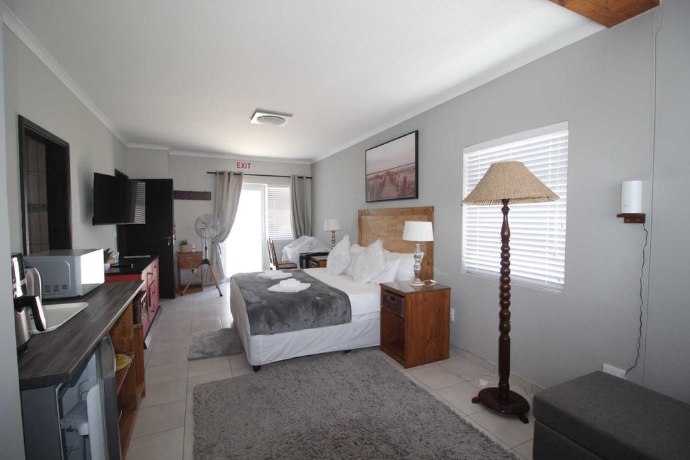 small living area in 4th bedroom