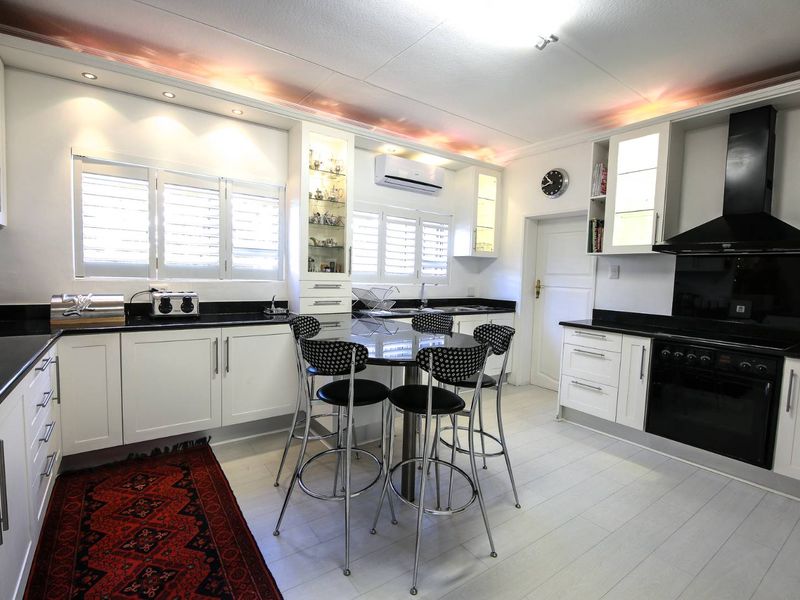 Immaculate family home in quiet neighbourhood - 4 Bedrooms - Photo 6