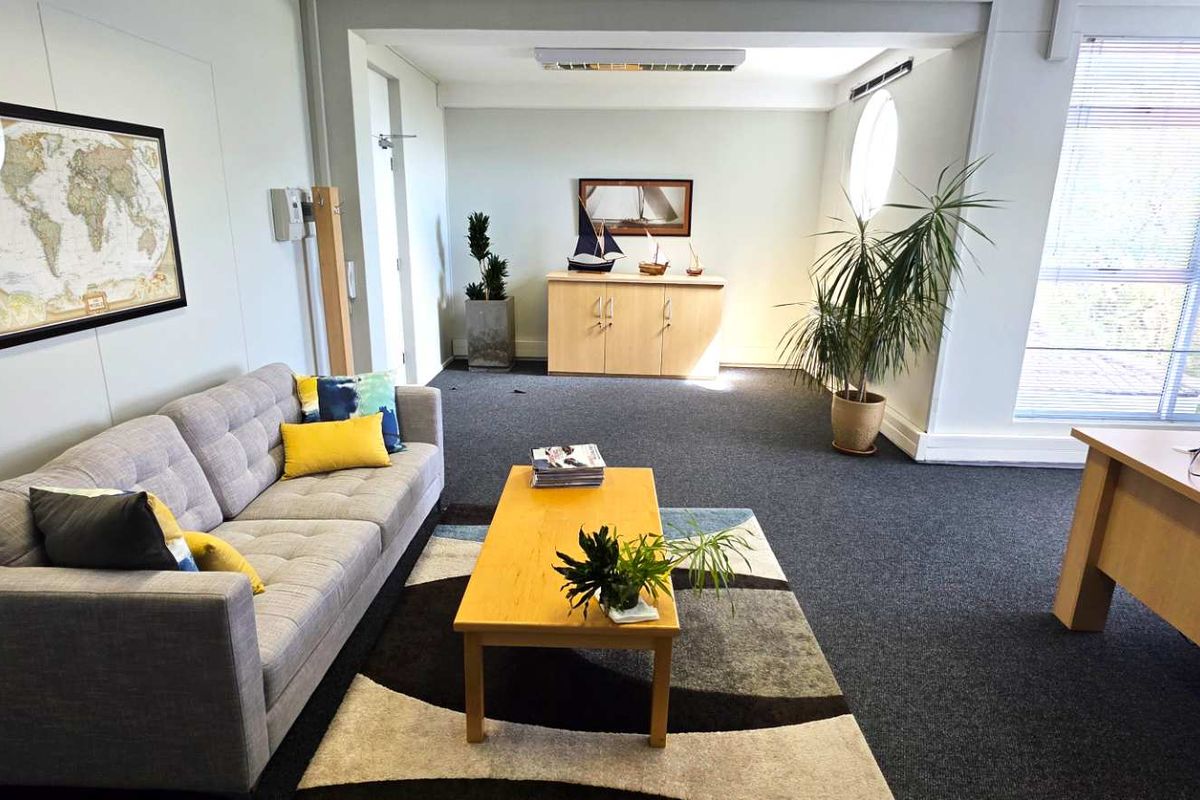 Beautiful First Floor Office in Westlake - Photo 2