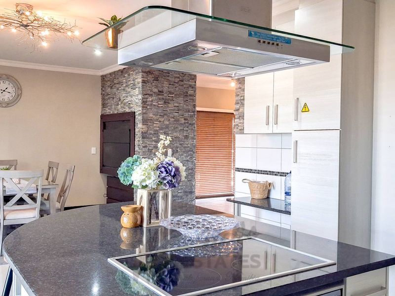 Penthouse For Sale in Central Vineta, Swakopmund - Photo 7