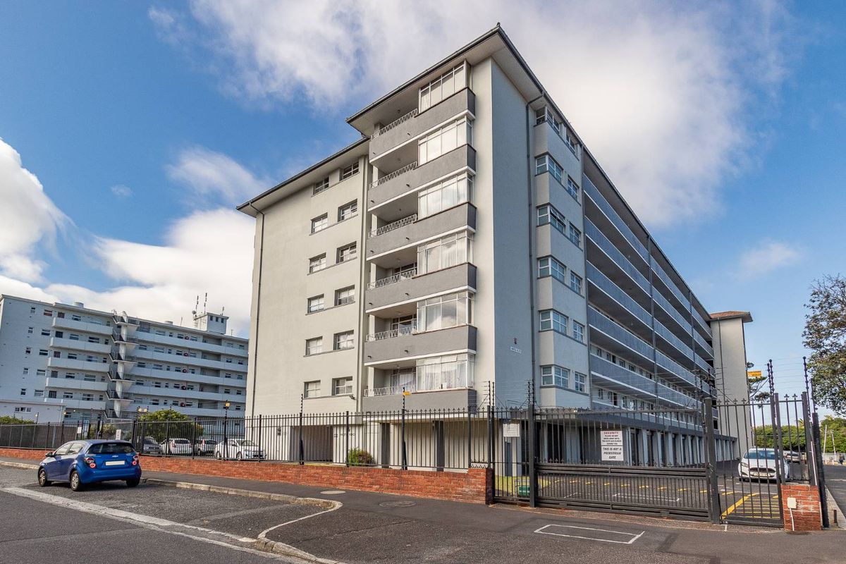 Spacious 3-Bedroom Apartment in Prime Location - Photo 2