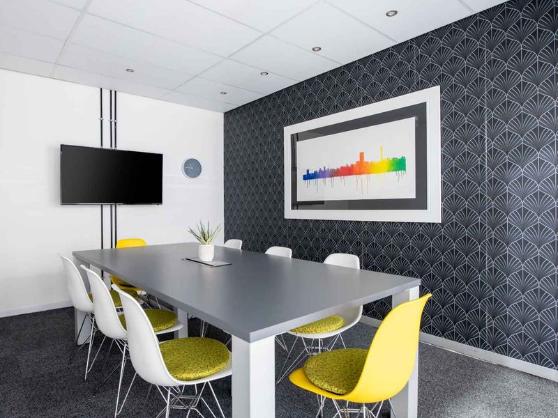 All-inclusive access to professional office space for 10 persons in Regus Braamfontein - Photo 1