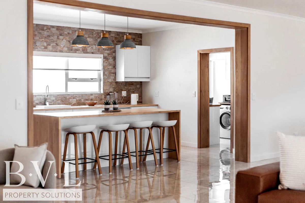 Perfect Three Bedroom Family Home in a Peaceful Coastal Neighbourhood - Photo 3