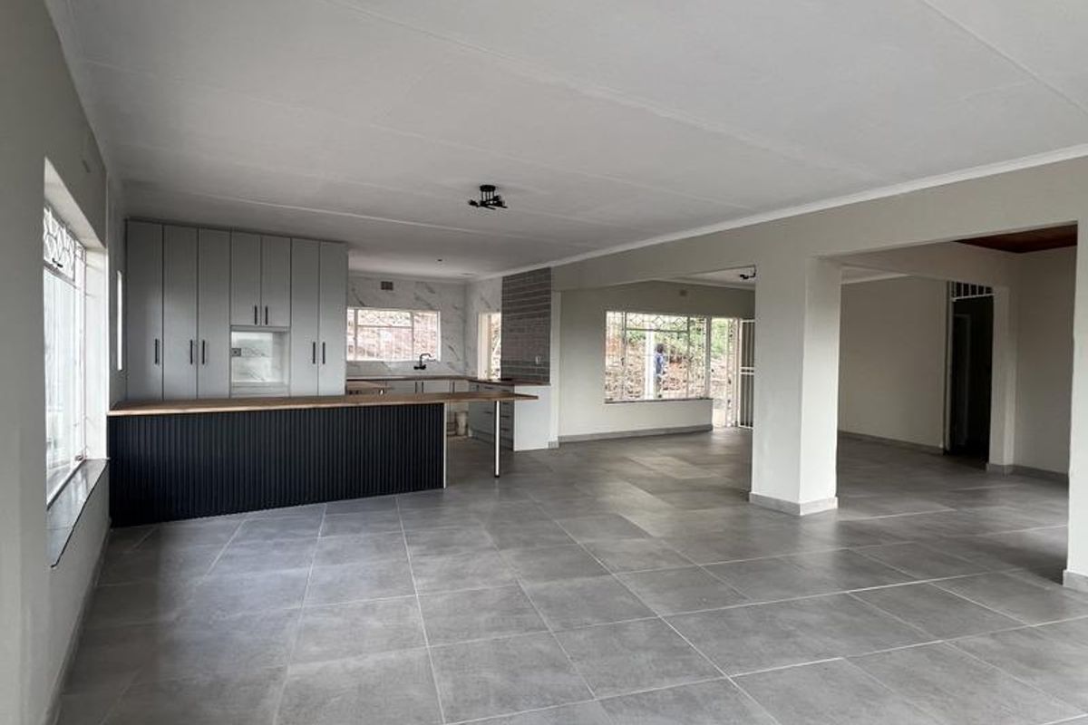 Panoramic Views , Newly Renovated from Scratch Family Home. - Photo 4