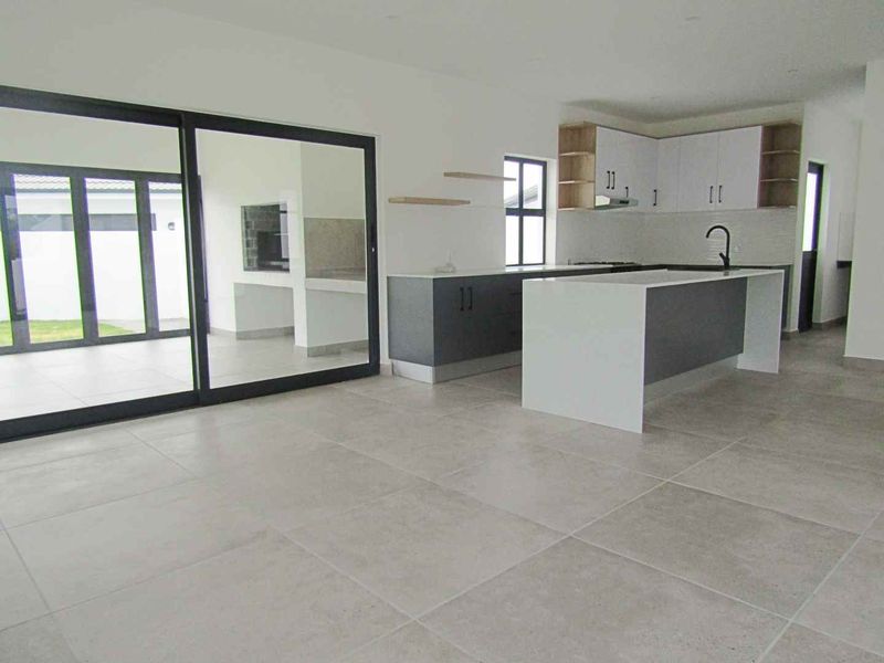 Costal three bedroom home with modern finishes - Photo 2