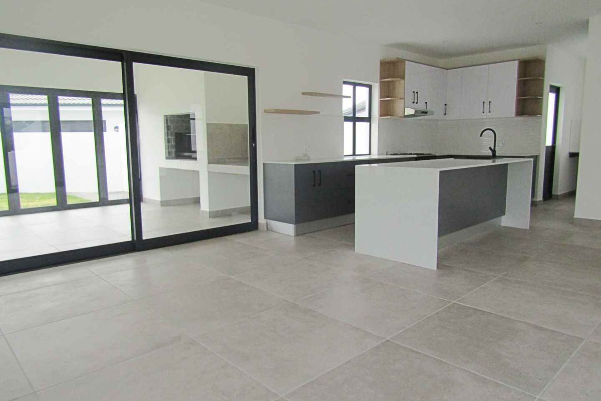 Costal three bedroom home with modern finishes - Photo 2