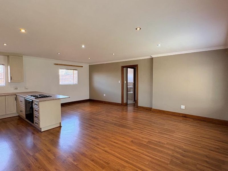 EXCLUSIVE HOME IN UPMARKET PET FRIENDLY COMPLEX - Photo 5