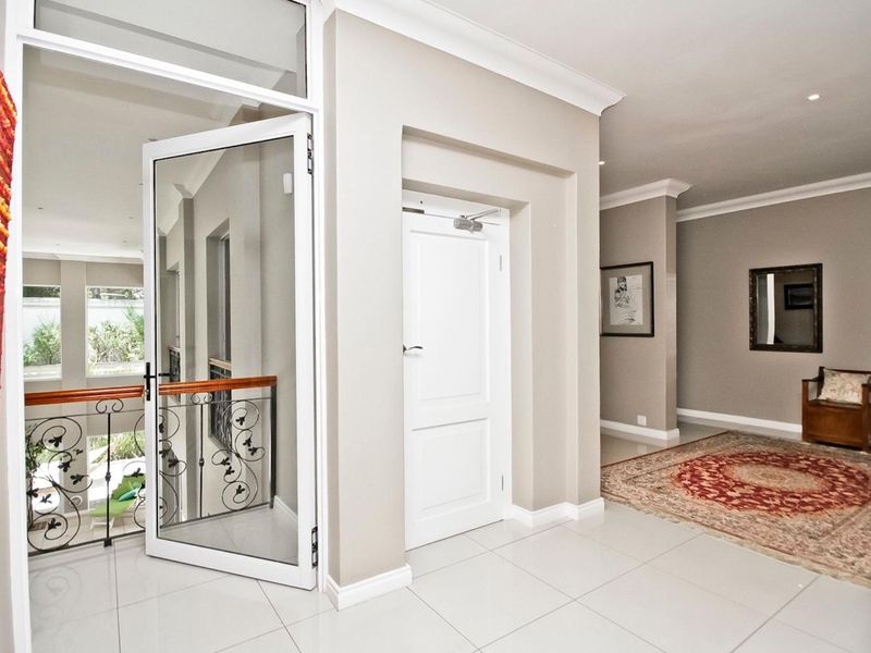 Elegance and sophistication abound in this grand Bryanston home. - Photo 4