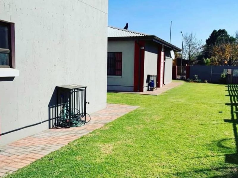 3 Bedroom In A Safe & Secured Complex For Rental - Photo 7