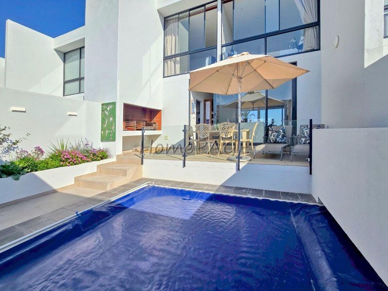 Dolphin Beach, Walvis Bay:  VIRTUALLY BRAND NEW 4 BEDR unit in Oceans is for Sale - Photo 3