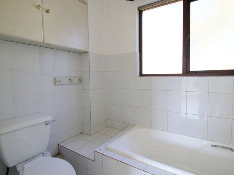 Sunny and spacious - Photo 10