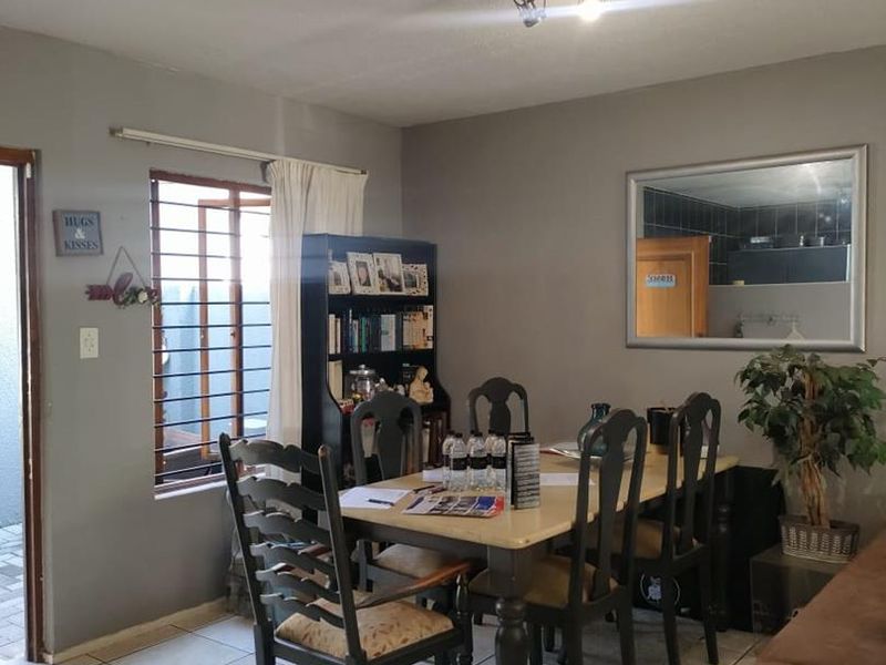 Perfectly Located Family Home - Photo 8