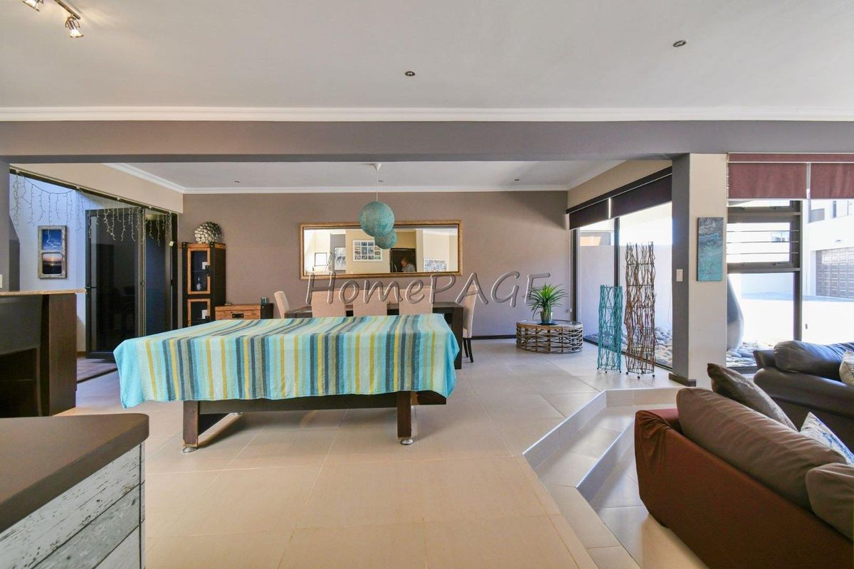 Long Beach Ext 1, Walvis Bay:  BEAUTIFUL, LUXURIOUS Home is for Sale - Photo 3