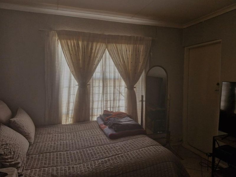 Three bedroom house for sale at The Orchards - Photo 2