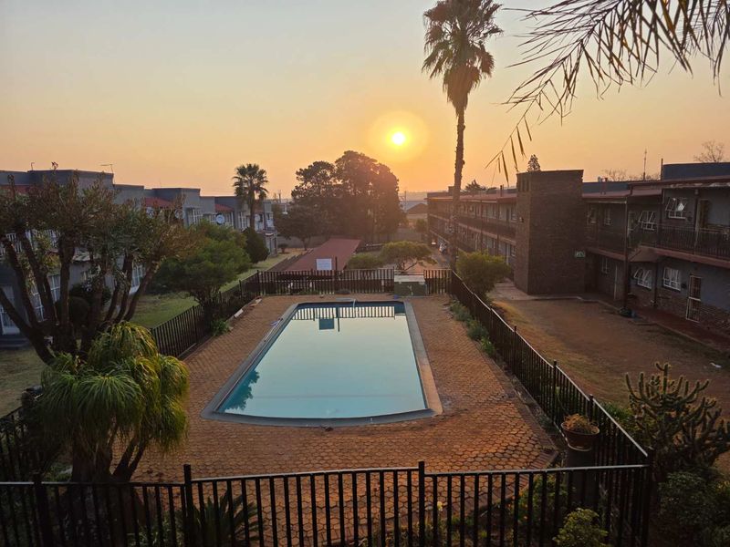 NEAT TOP FLOOR APARTMENT - Photo 3
