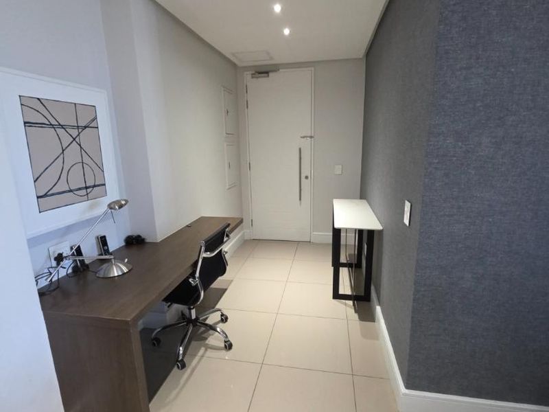 FABULOUS EXECUTIVE FULLY FURNISHED 2 BED APARTMENT - Photo 9