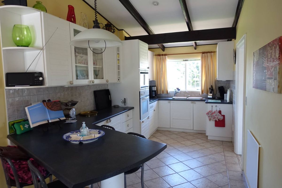 HOUSE WITH FLAT NEAR THE SEA PROMENADE AND SHOPPING MALL - Photo 4