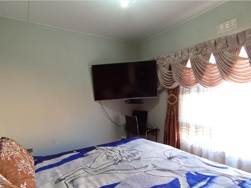 Beautiful Ground floor unit up for grabs - Photo 7