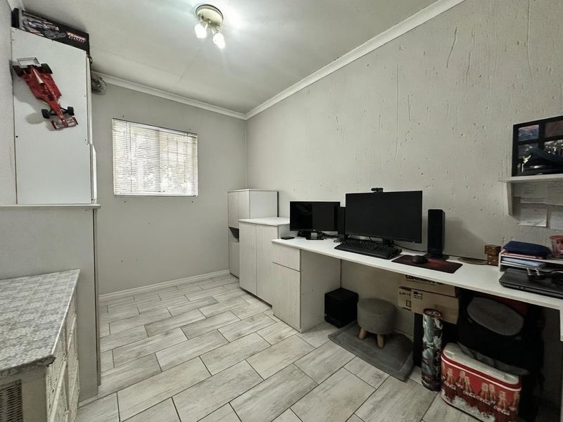 Extremely Well Priced 2 Bedroom Newly Renovated Home In Greenstone Hill For Sale - Photo 6