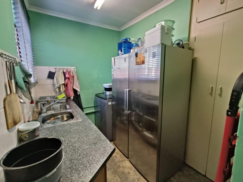 THIS BEAUTIFUL FAMILY HOUSE IS FOR SALE IN ZWARTKOP!!! - Photo 8