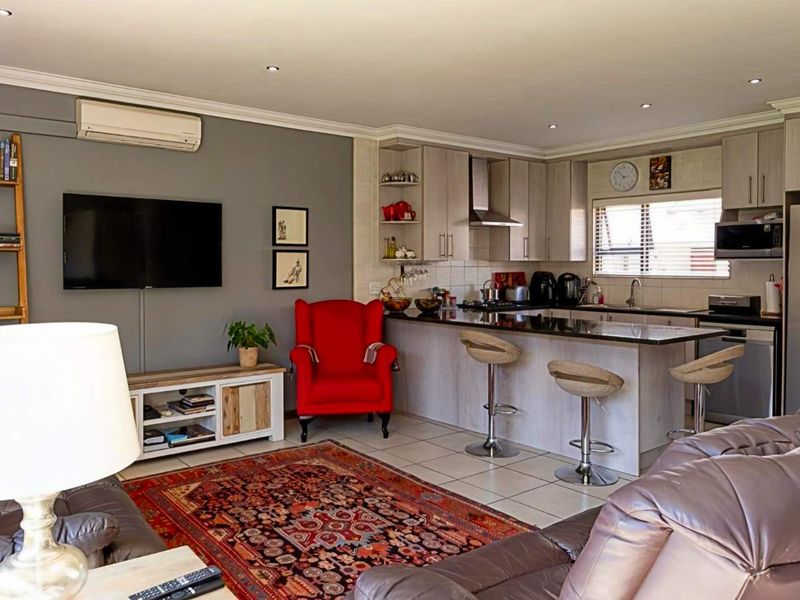 3 Bedroom Townhouse for Sale in New Redruth - Photo 4