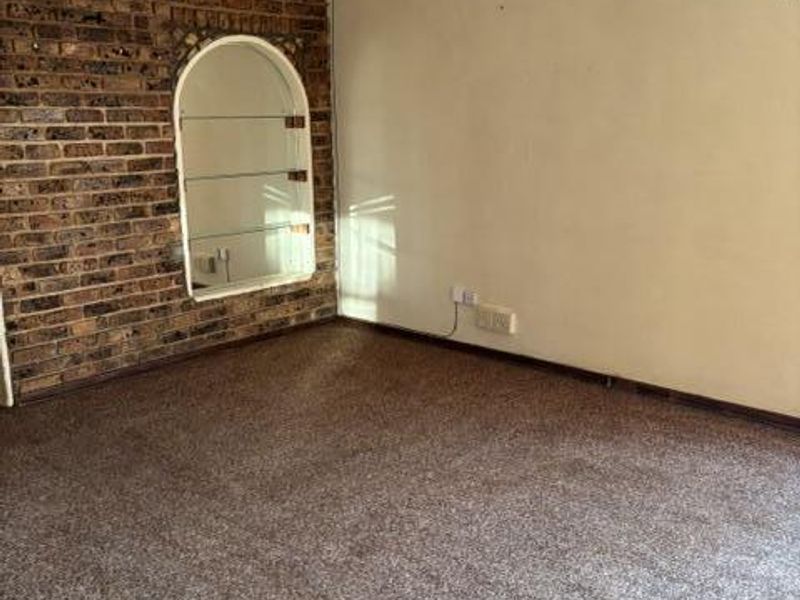 FAMILY HOME - Photo 5