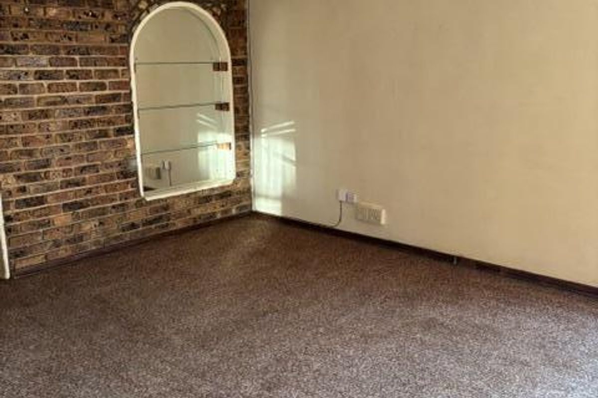 FAMILY HOME - Photo 5