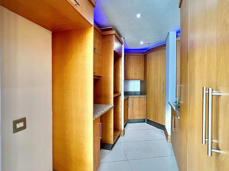 3 BEDROOM I 3.5 BATHROOM APARTMENT - Photo 5