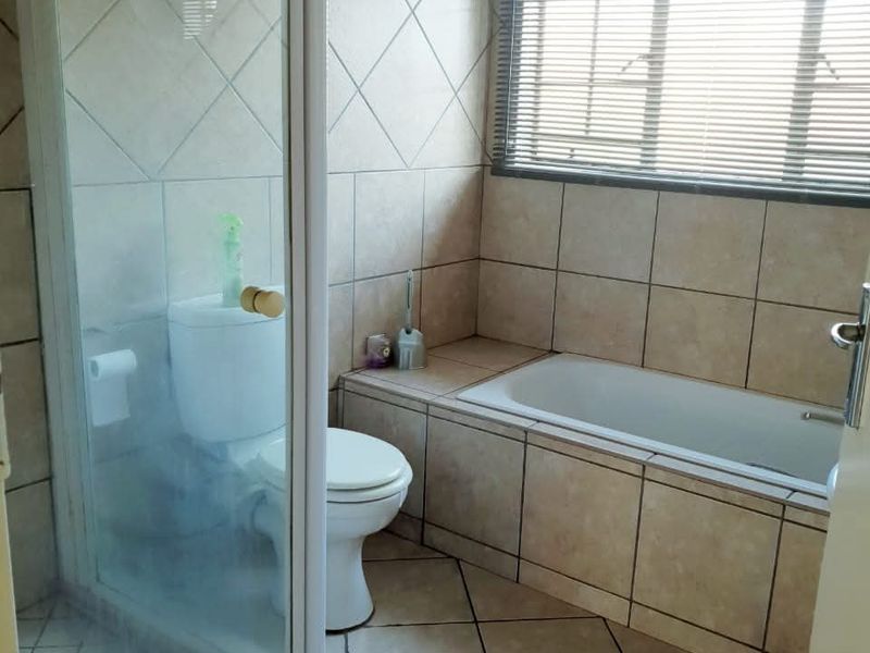Charming 2-Bedroom Townhouse for Sale in Amberfield Ridge Estate!!! - Photo 4