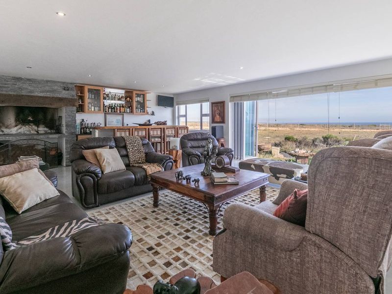 Modern Spacious Living at the Beach with Sea Views - Photo 7