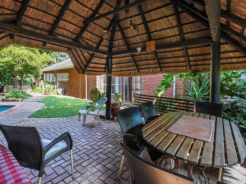 Family Home in Silverton - Photo 5