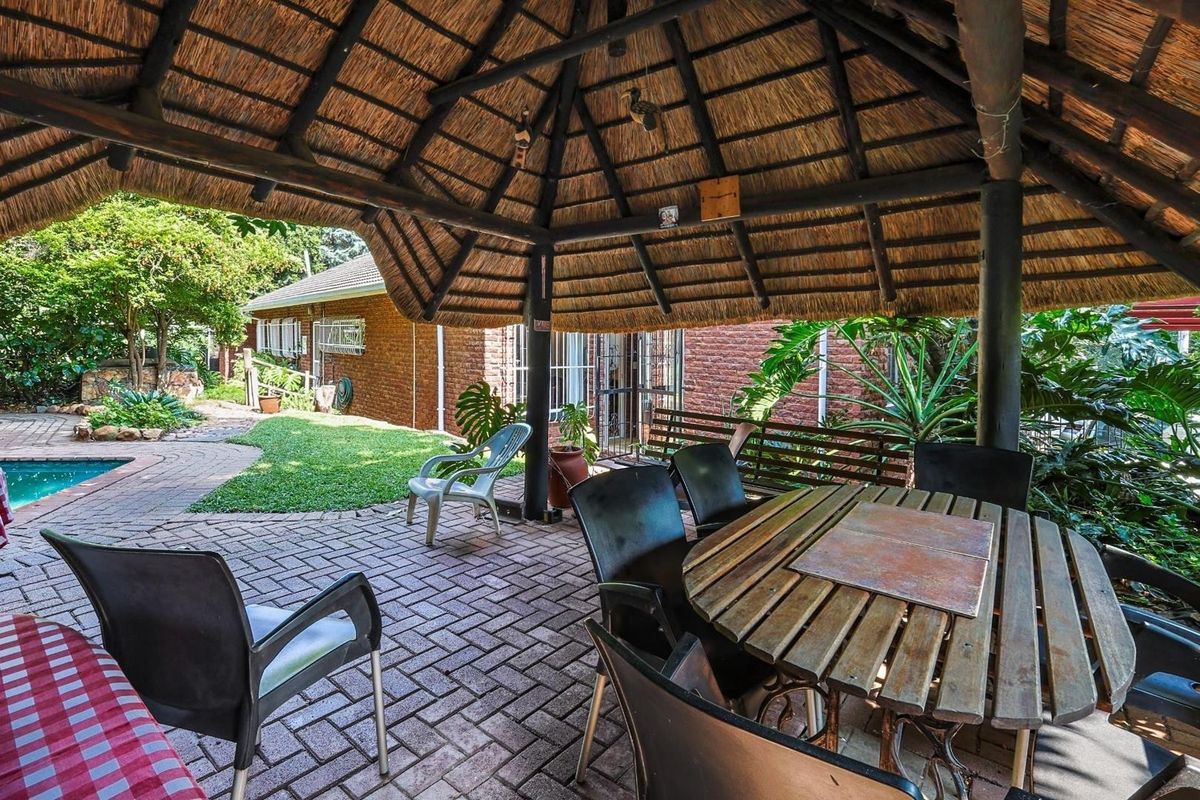 Family Home in Silverton - Photo 5