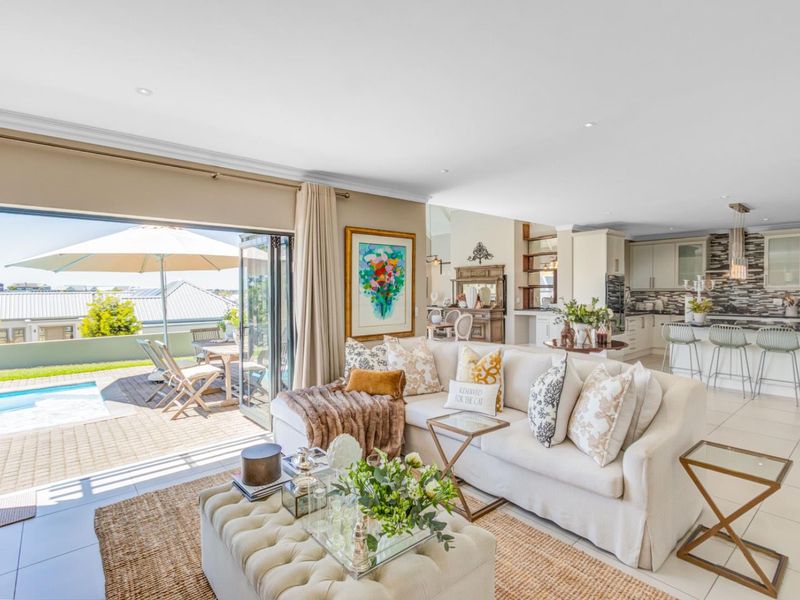 Estate Living with Outeniqua Mountain Views - Photo 10