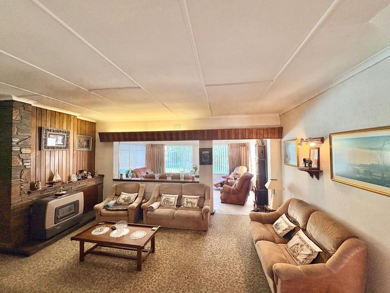 Secure suburban living - Photo 9