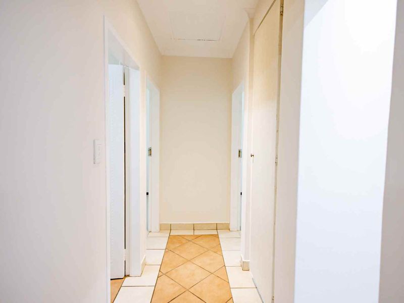 Newly Renovated 3 Bedroom Within Lifestyle Estate - Photo 10