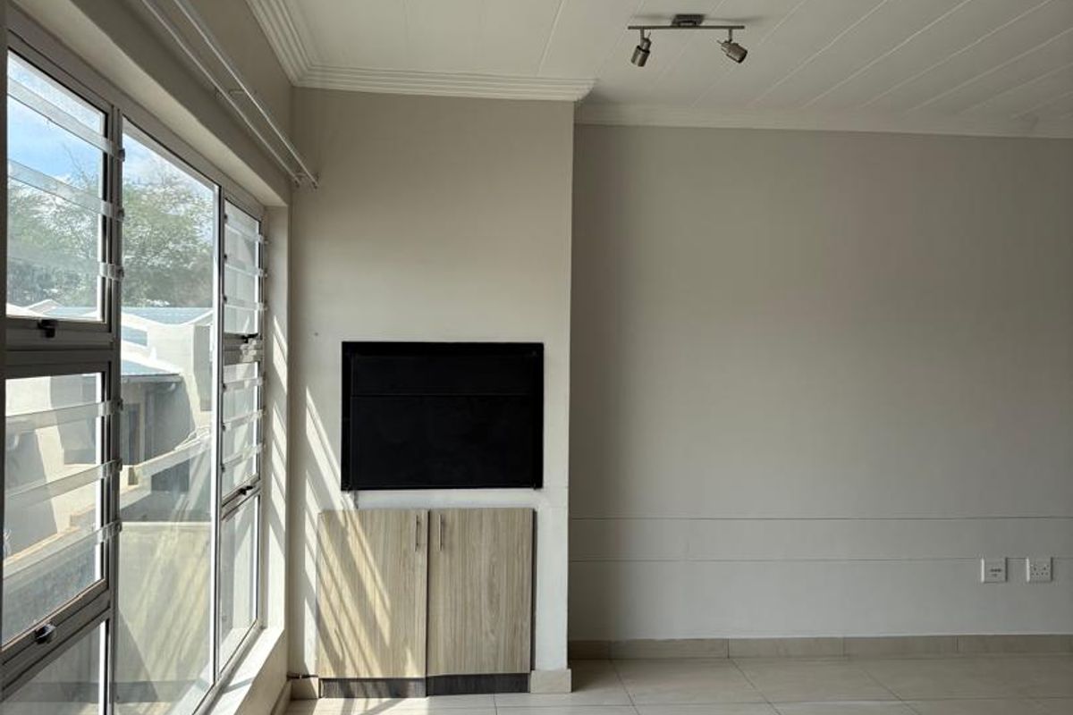 Modern two bedroom unit with one full batroom & braai - Photo 3