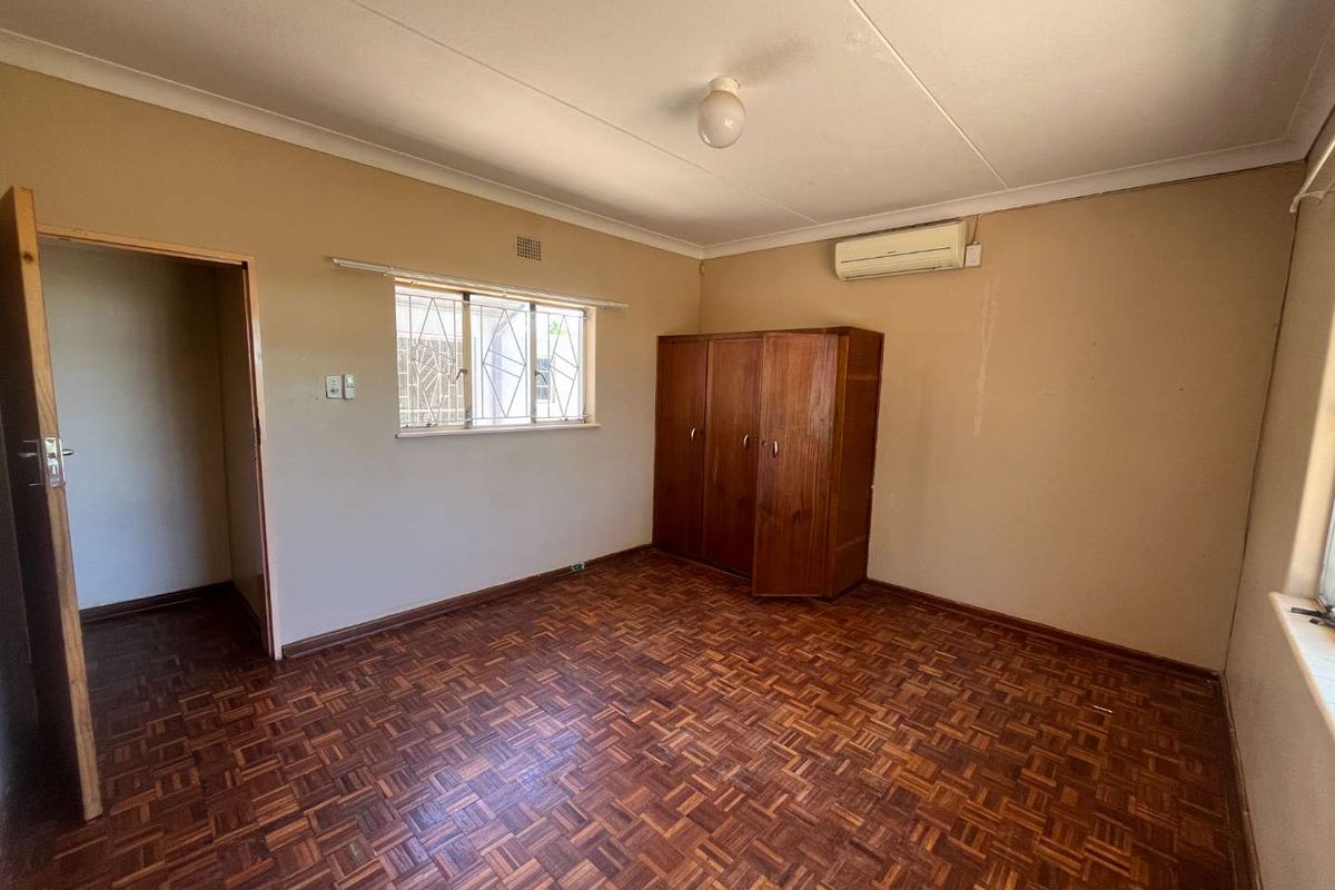 4 Bedroom House for Sale in Keimoes - BARGAIN! - Photo 5