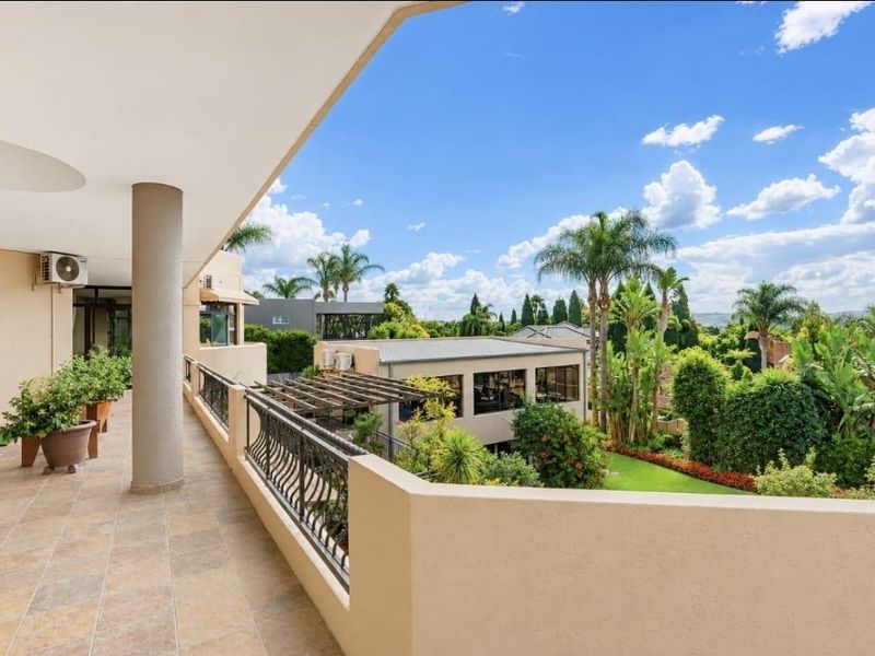 A Masterpiece of Luxury, Prestige Family Living in Bedfordview - Photo 7