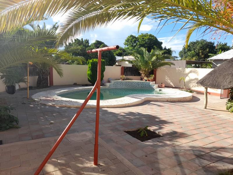 Huge house in Otjiwarongo - Photo 4