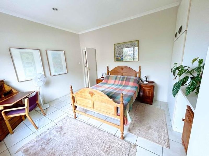 SUNNY APARTMENT IN CAPE TOWN CENTRAL WITH PARKING - Photo 4