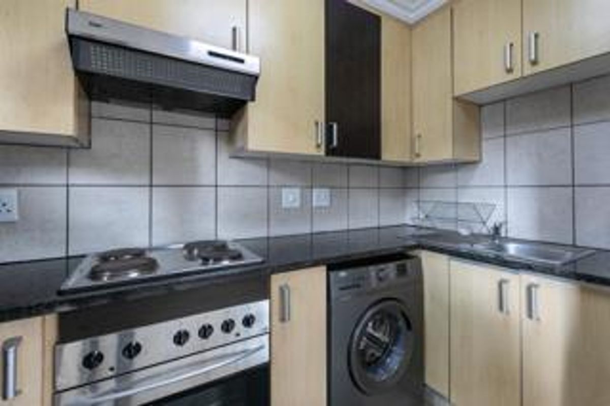 FURNISHED 1 BEDROOM GROUND FLOOR - Photo 3